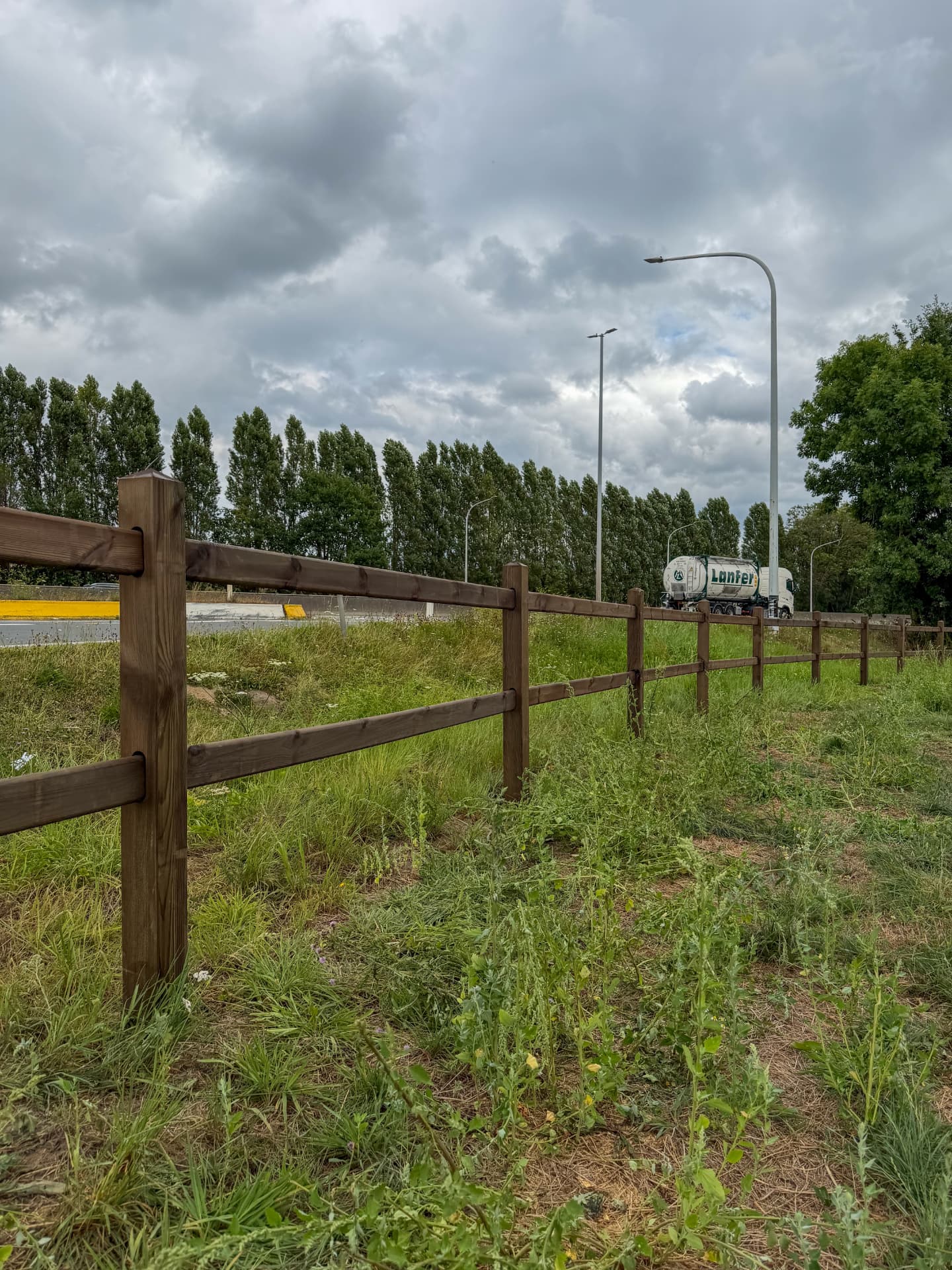 Clôture en bois Fortis brun foncé à deux lisses